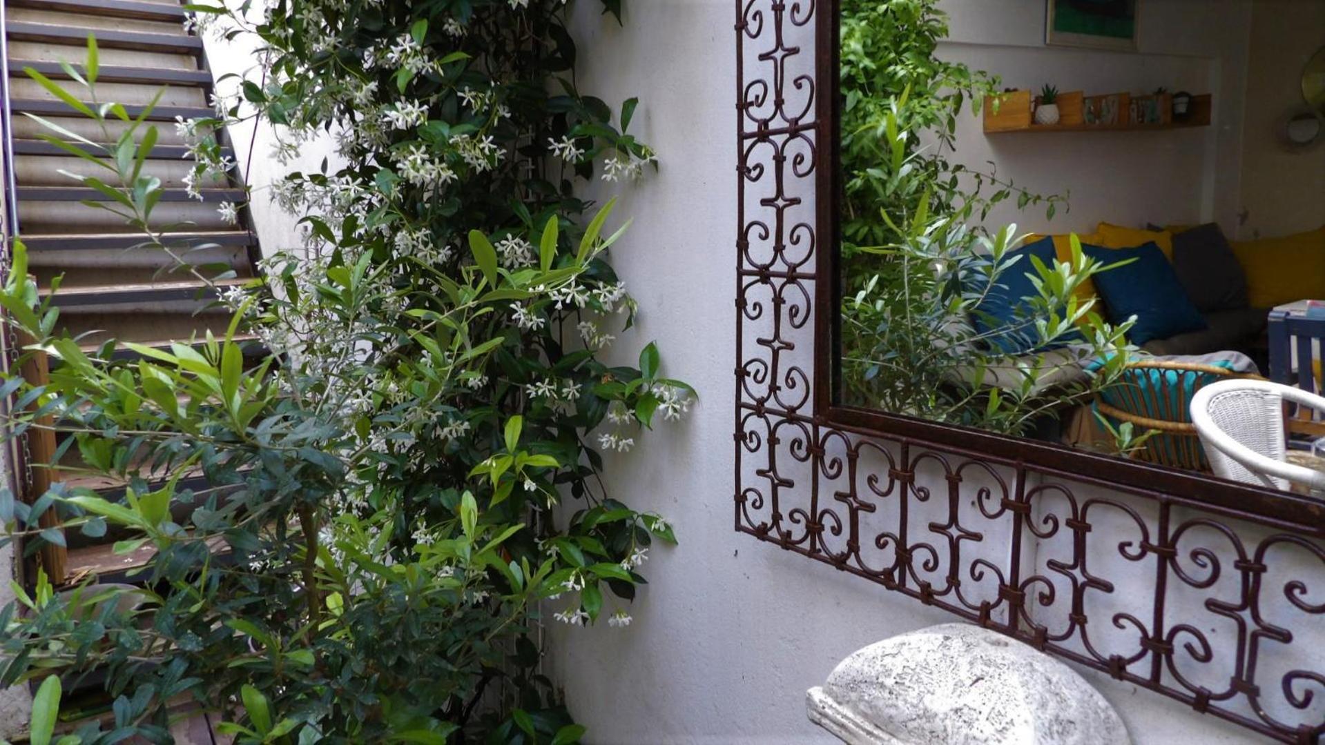 Bed and Breakfast Le Petit Patio Ег-Морт Екстер'єр фото