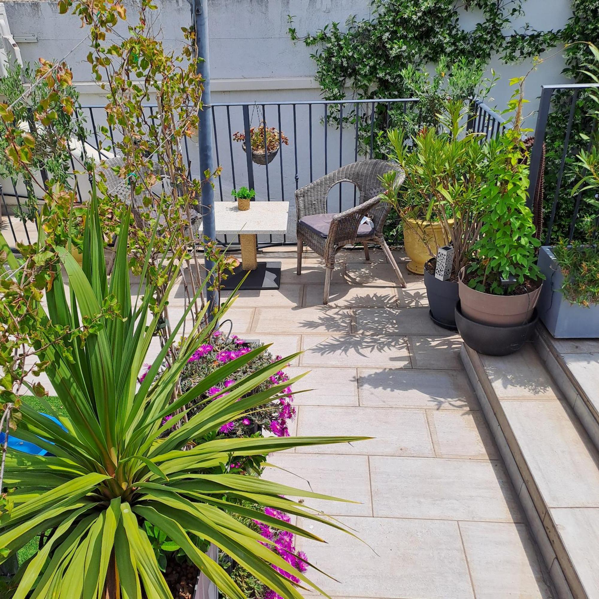 Bed and Breakfast Le Petit Patio Ег-Морт Екстер'єр фото